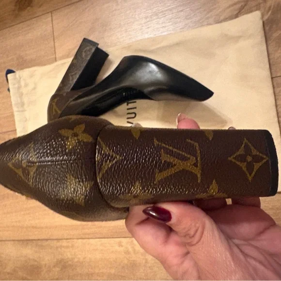 Louis Vuitton Black and Monogram Heels - Picture 4 of 10